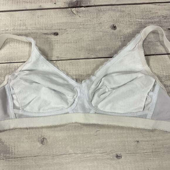 Nearly Me Mastectomy Bra Womens 34C White Wireless #6301 - Picture 7 of 8